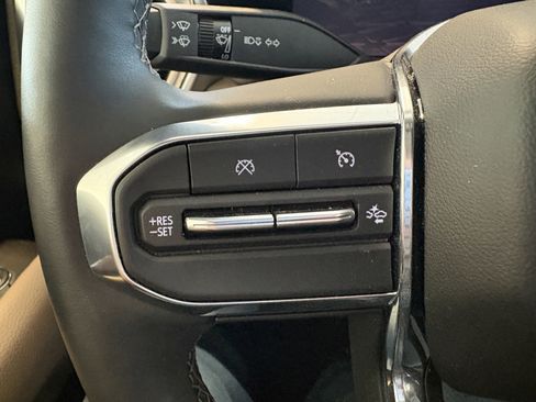 Used 2025 GMC Canyon Denali image 12