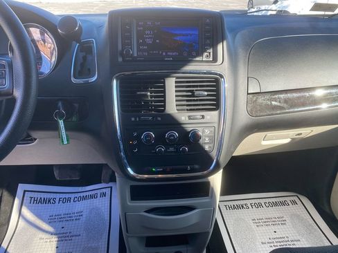 Used 2018 Dodge Grand Caravan SE w/ UConnect Hands-Free Group image 20
