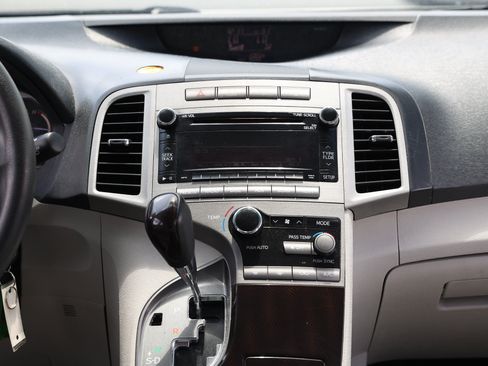 Used 2011 Toyota Venza FWD image 38