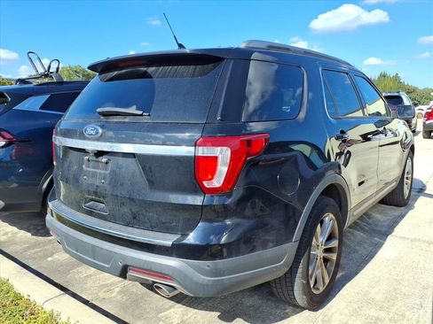 Used 2018 Ford Explorer XLT w/ Equipment Group 202A image 6