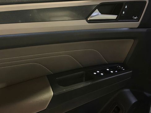 Used 2022 Volkswagen Atlas SEL Premium image 13