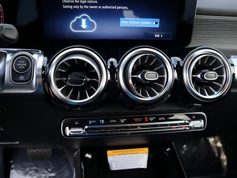 New 2026 Mercedes-Benz GLB 250 4MATIC image 44