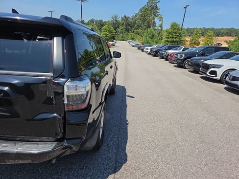 Used 2019 Toyota 4Runner SR5 AWD/4WD image 9