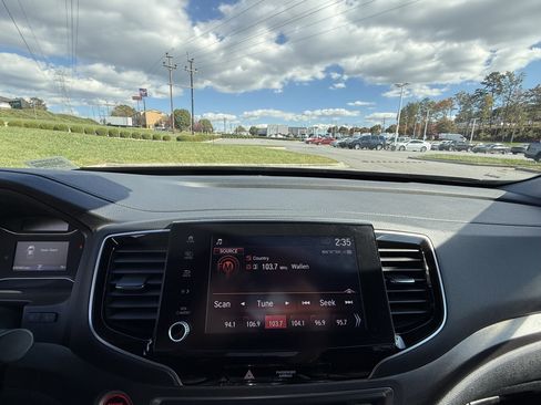 Used 2021 Honda Ridgeline Sport image 27