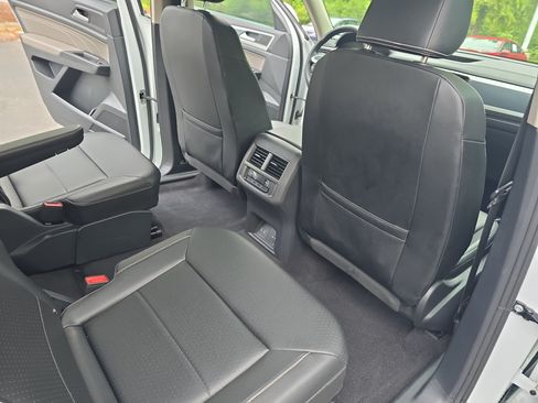 Used 2022 Volkswagen Atlas SEL R-Line AWD/4WD image 11