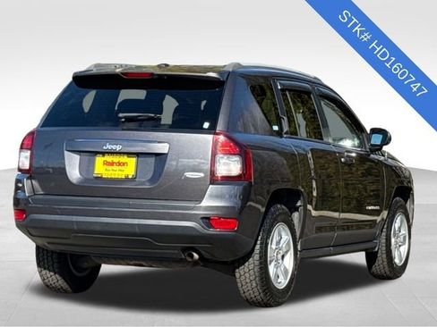 Used 2017 Jeep Compass Latitude image 4