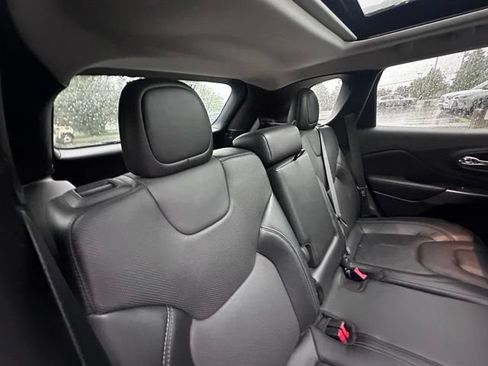 Used 2021 Jeep Cherokee Limited AWD/4WD image 9