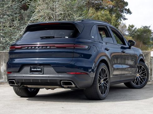 Certified 2024 Porsche Cayenne AWD/4WD image 11