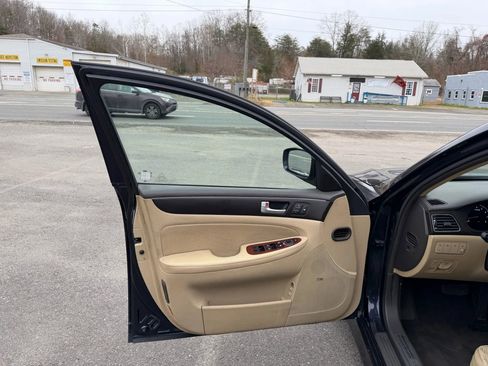 Used 2012 Hyundai Genesis 3.8 w/ Premium Pkg image 19