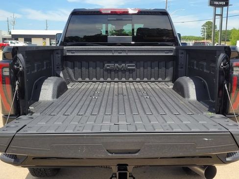 New 2026 GMC Sierra 2500 AT4 w/ AT4 Premium Plus Package AWD/4WD image 9