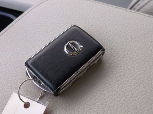 Used 2020 Volvo V90 T6 Cross Country image 30