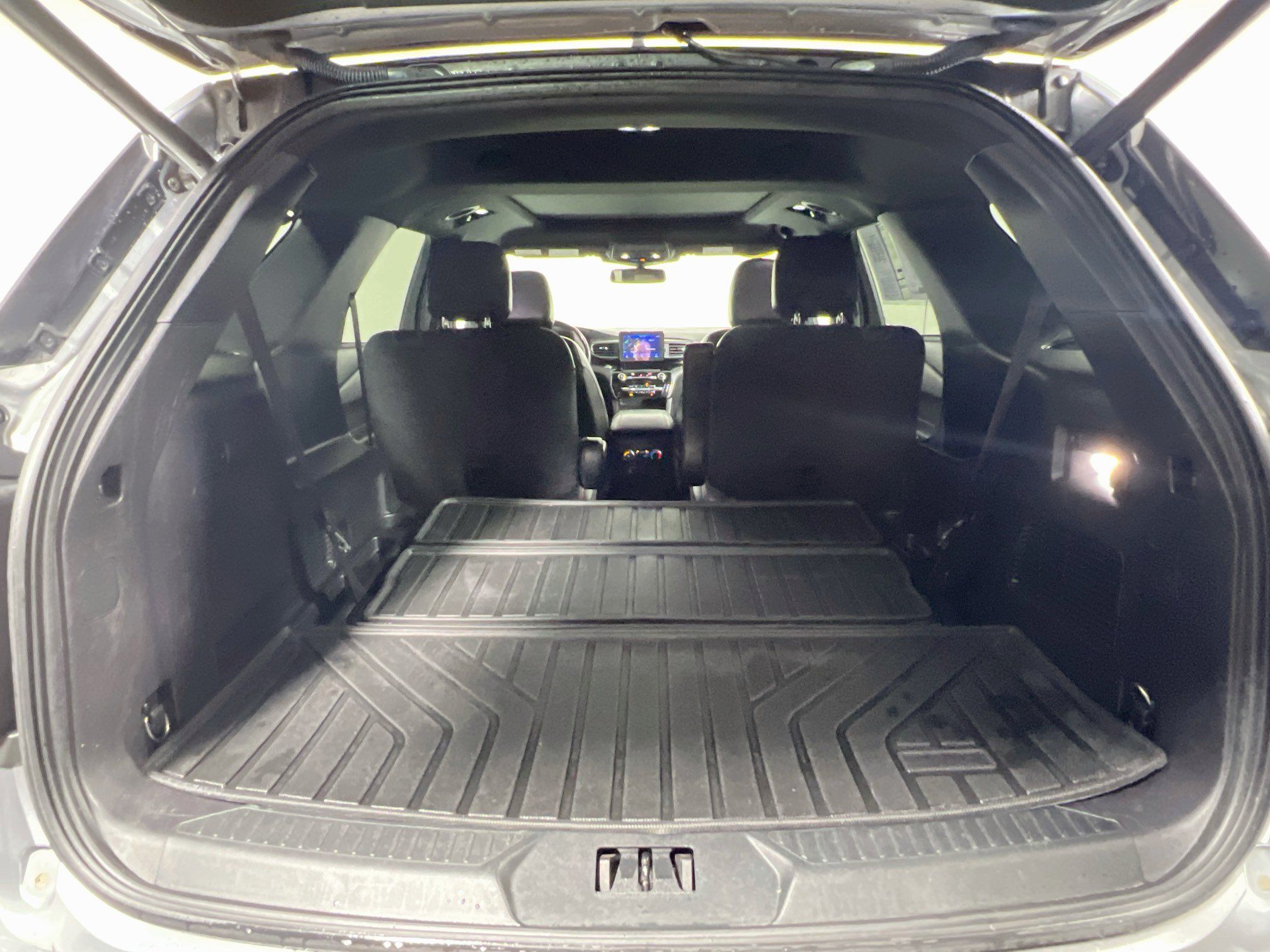 Used 2022 Ford Explorer ST-Line w/ Class IV Trailer Tow Package AWD/4WD image 33