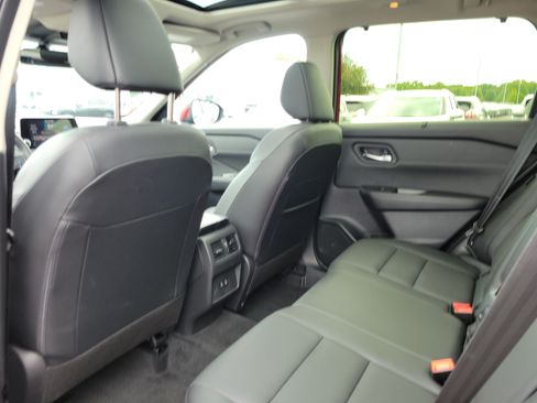 Certified 2024 Nissan Rogue SV w/ SV Premium Package AWD/4WD image 14