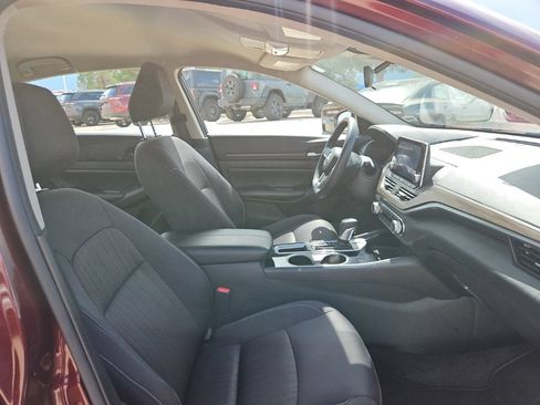 Used 2024 Nissan Altima 2.5 SV FWD image 22