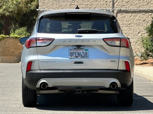 Used 2020 Ford Escape Titanium FWD image 4
