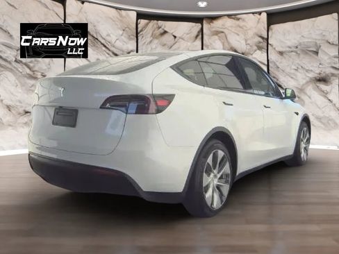 Used 2024 Tesla Model Y Long Range RWD image 5