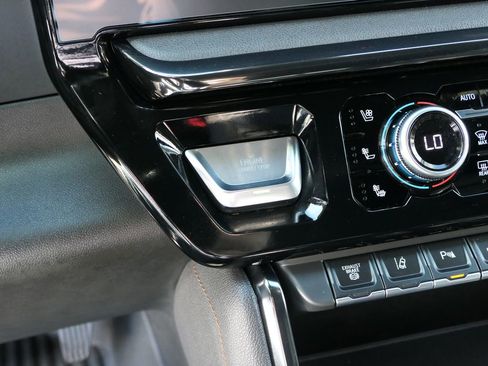 Used 2024 GMC Sierra 2500 AT4 w/ AT4 Preferred Package image 17