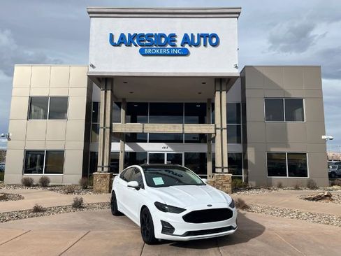 Used 2020 Ford Fusion SE image 1