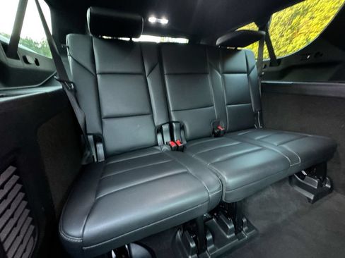 Used 2023 Cadillac Escalade ESV Luxury RWD image 30