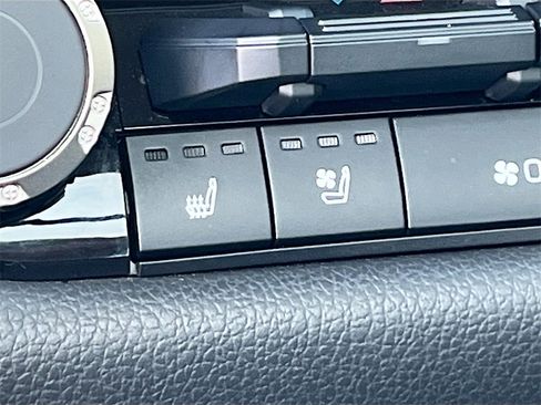 Used 2022 Toyota Tundra Limited image 17