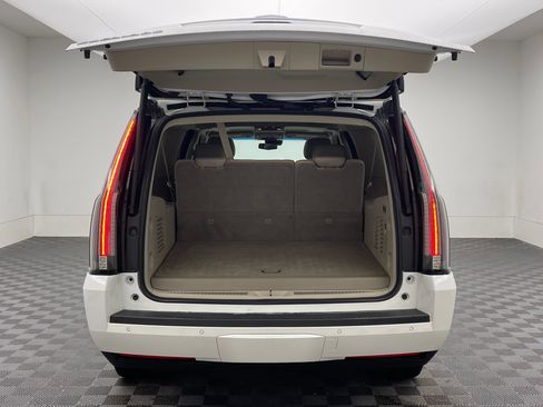 Used 2018 Cadillac Escalade ESV Premium Luxury AWD/4WD image 9