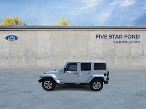 Used 2013 Jeep Wrangler Unlimited Sahara w/ Connectivity Group image 5