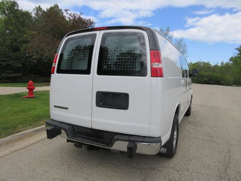 Used 2019 Chevrolet Express 2500 w/ Driver Convenience Package RWD image 10