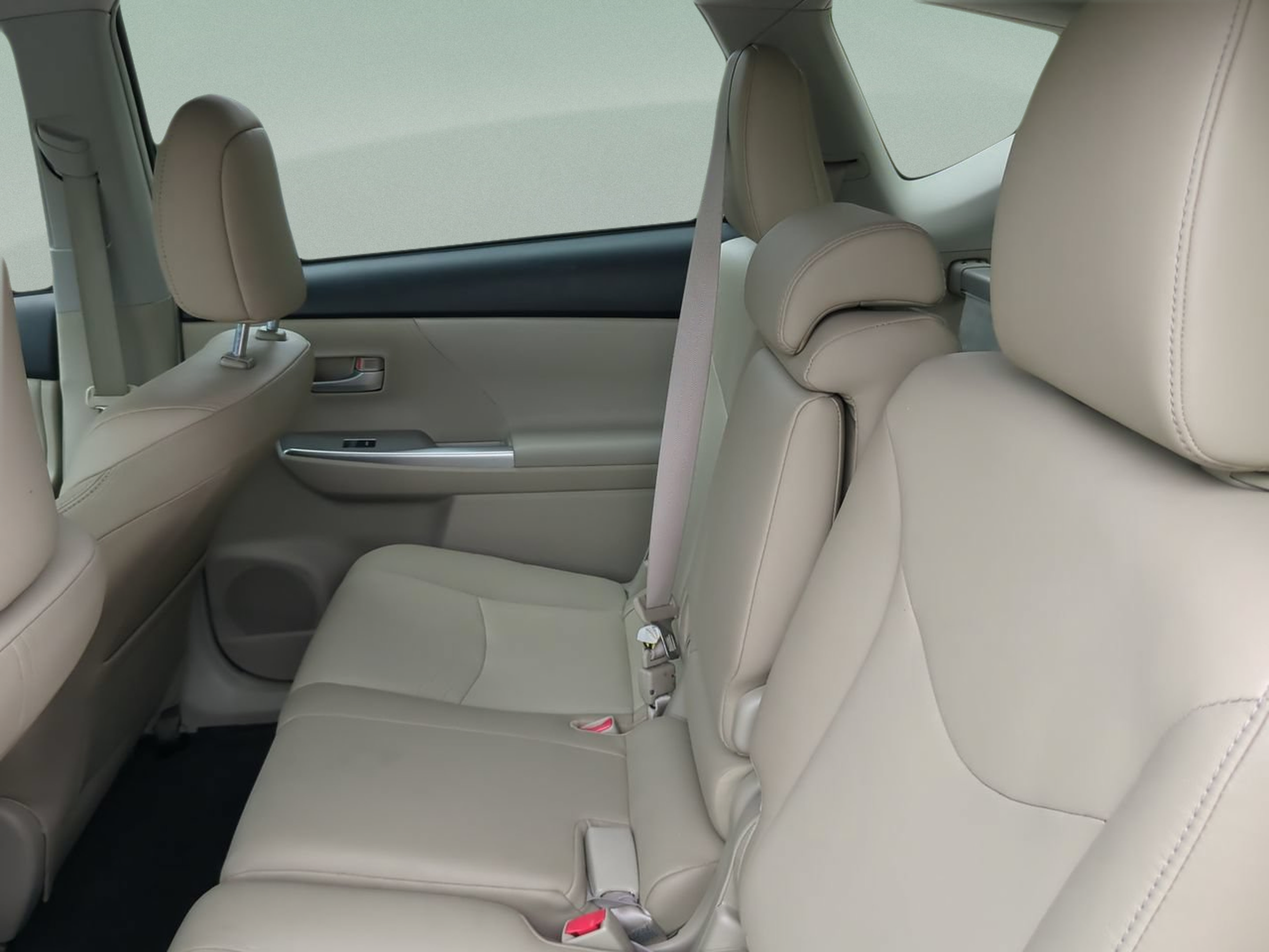 Used 2014 Toyota Prius V Five FWD image 17