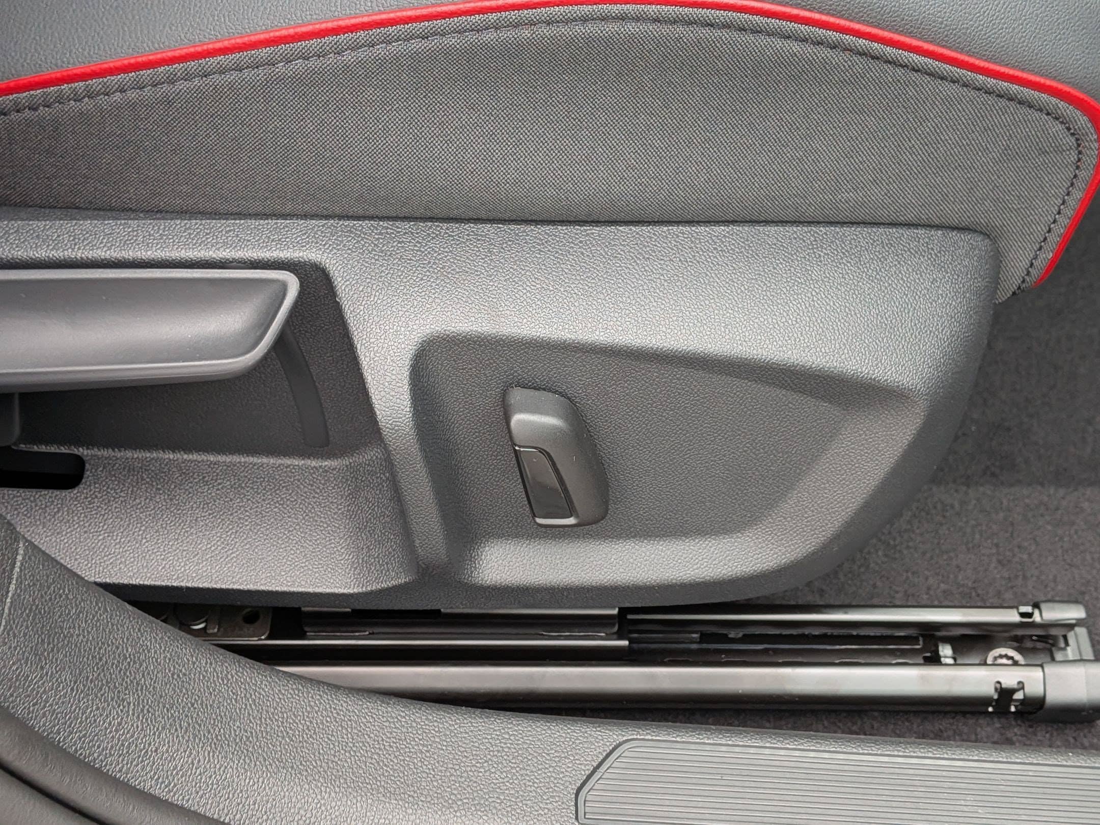 New 2026 Volkswagen GTI SE FWD image 36