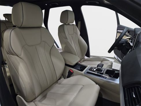 Certified 2025 Audi Q5 2.0T Premium w/ Convenience Plus Package image 10