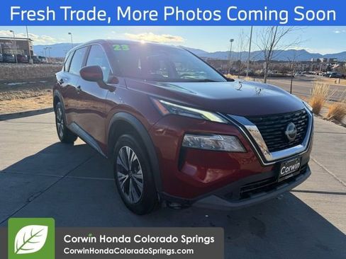Used 2023 Nissan Rogue SV image 1