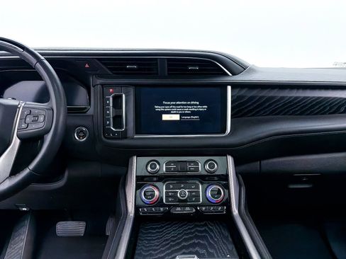 Used 2024 GMC Yukon Denali w/ Advanced Technology Package image 12