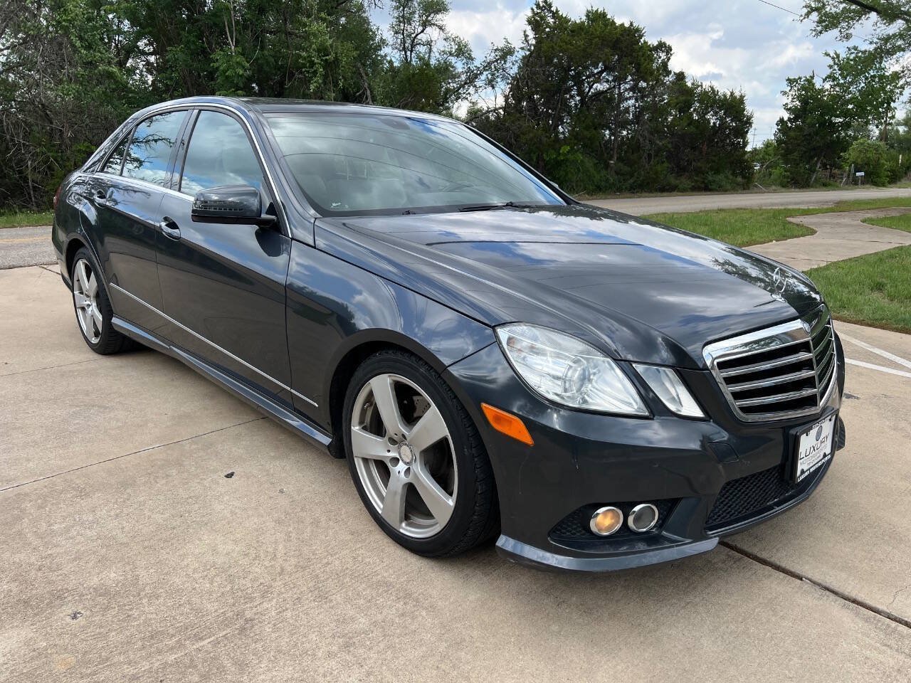 Used 2010 Mercedes-Benz E 350 Sedan image 2