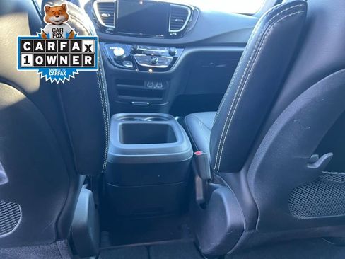 Used 2025 Chrysler Pacifica Select FWD image 19