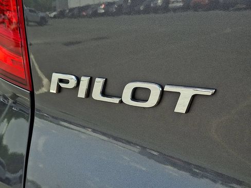 Used 2018 Honda Pilot Elite image 33