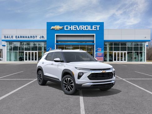 New 2026 Chevrolet TrailBlazer LT FWD image 2