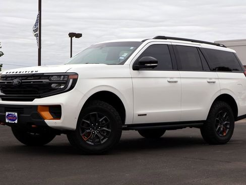 Used 2025 Ford Expedition Tremor AWD/4WD image 17