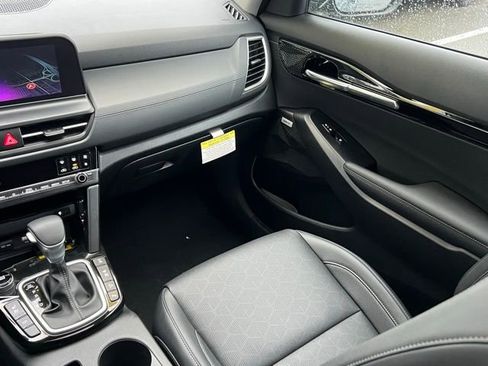 Certified 2025 Kia Seltos SX w/ SX Sunroof Package image 17