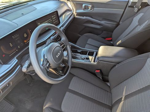 Certified 2025 Kia Sorento LX image 19