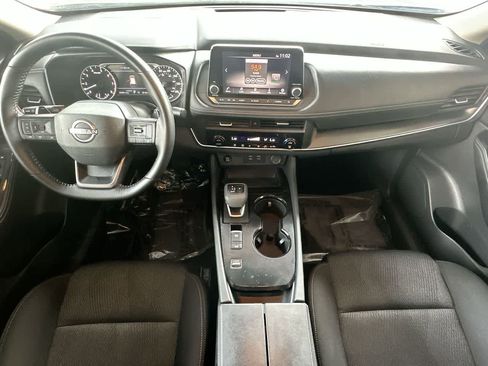 Used 2025 Nissan Rogue SV FWD image 24