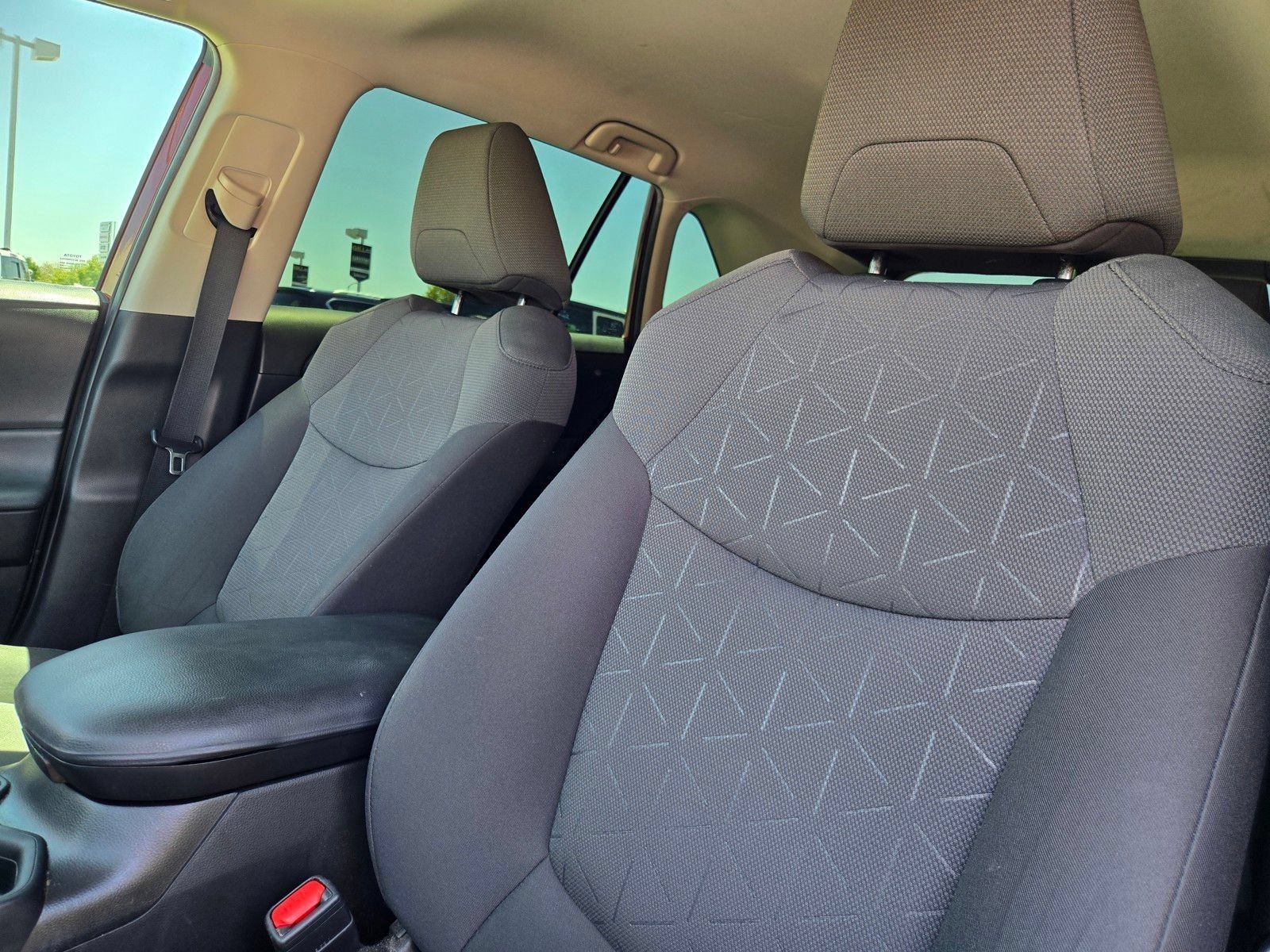 Used 2021 Toyota RAV4 XLE w/ XLE Grade Weather Package AWD/4WD image 12