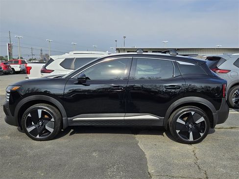 Used 2025 Nissan Kicks SR w/ Illumination Package image 15