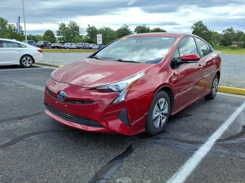 Used 2017 Toyota Prius Four FWD image 2
