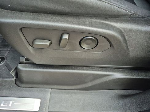 Used 2024 Chevrolet Suburban Z71 w/ Luxury Package image 19