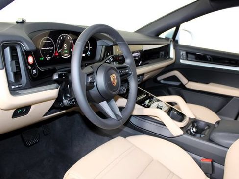 New 2026 Porsche Cayenne E-Hybrid Coupe AWD/4WD image 5