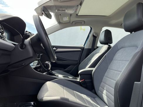 Used 2025 Volkswagen Jetta SE image 27