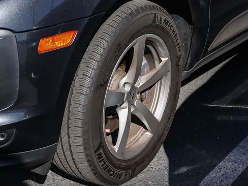 Used 2020 Porsche Macan image 4