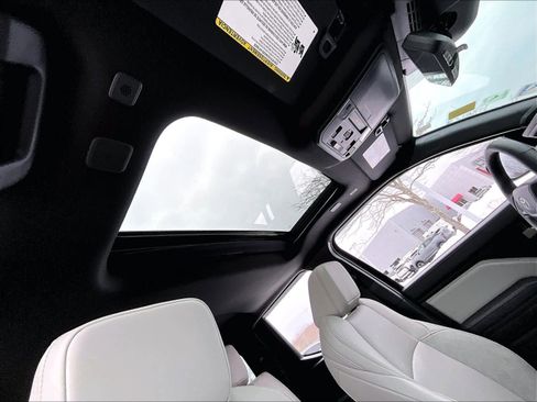 Used 2025 Toyota Tacoma Limited image 22