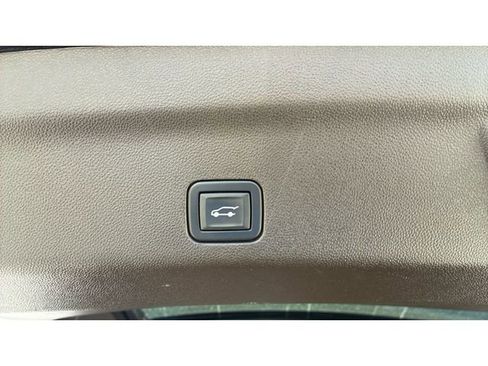 Used 2021 Chevrolet Tahoe Z71 AWD/4WD image 8