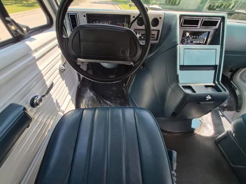 Used 1995 Chevrolet G20 RWD image 14